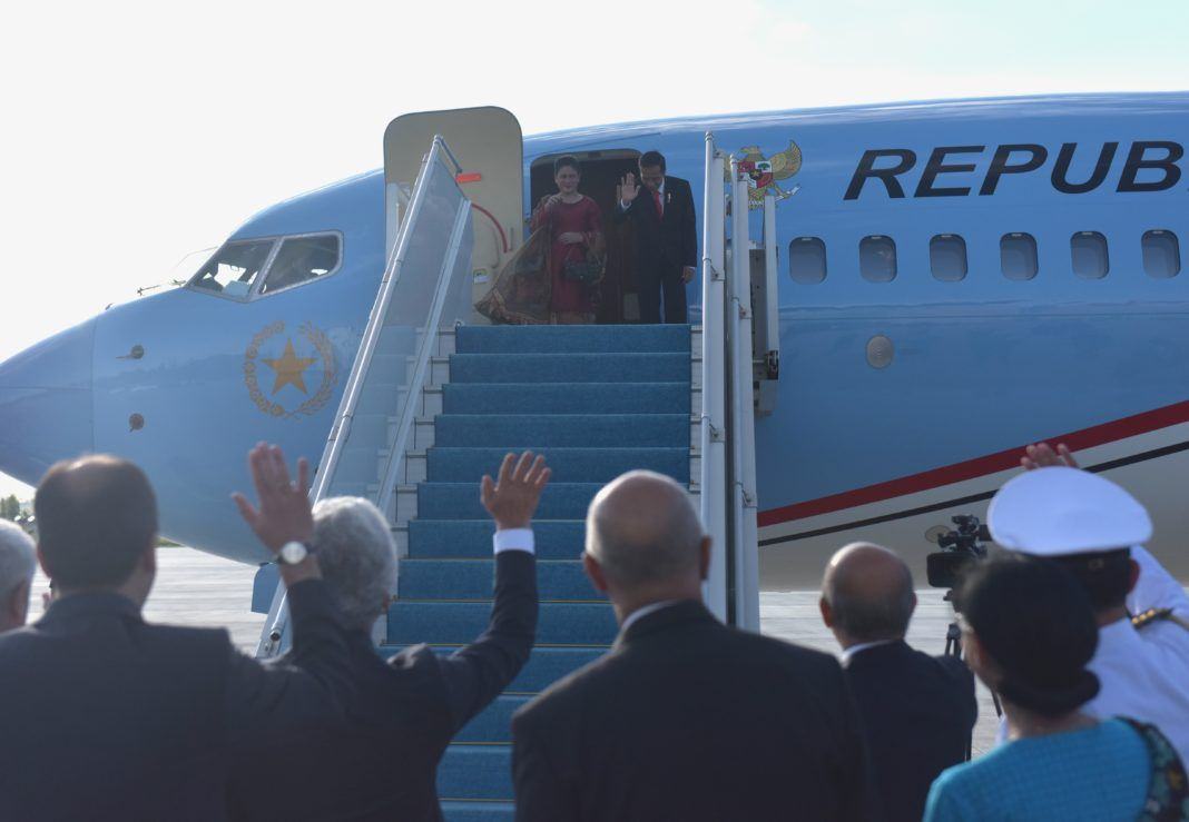 Foto: Presiden Jokowi dan Ibu Negara Iriana Jokowi ketika meninggalkan Ankara, Turki menuju Hamburg, Jerman, Kamis (6/7) sore waktu setempat.