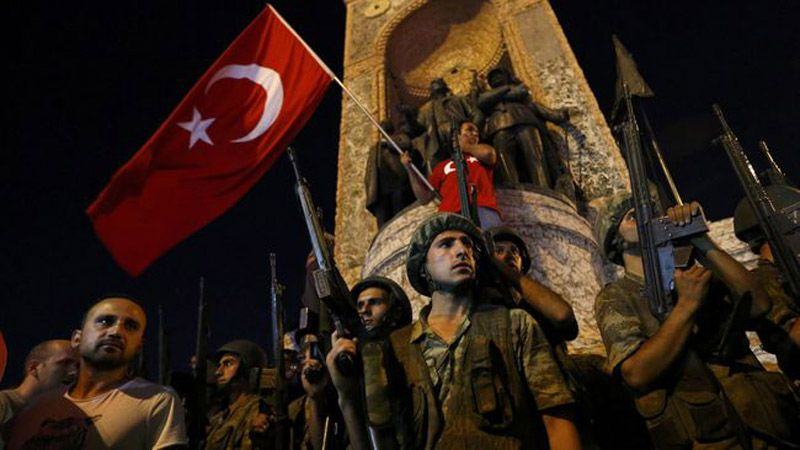 Upaya kudeta pada Juli 2016 lalu oleh militer Turki yang berakhir gagal dan menewaskan sedikitnya 200 orang. (Reuters/Murad Sezer)