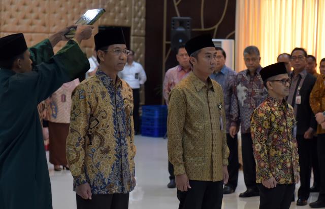 Foto: Pelantikan Kasetpres dan Deputi Bidang Protokol, Pers, dan Media di Aula Serba Guna Gedung III Kementerian Sekretariat Negara, Jakarta, Kamis (20/7).