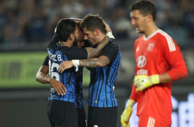 Stevan Jovetic (tengah) berselebrasi dengan para pemain Inter Milan (Twiter/SquawkaNews)