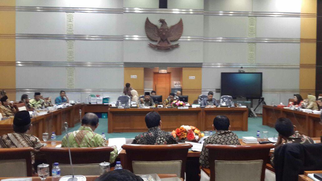 Foto: Rapat Dengar Pendapat (RDP) dengan Komisi VIII DPR RI tentang Lanjutan Pendalaman Program dan Fungsi RKA-KL dan RKP-KL tahun 2018 di Gedung Parlemen Senayan, Jakarta, Rabu (19/7).