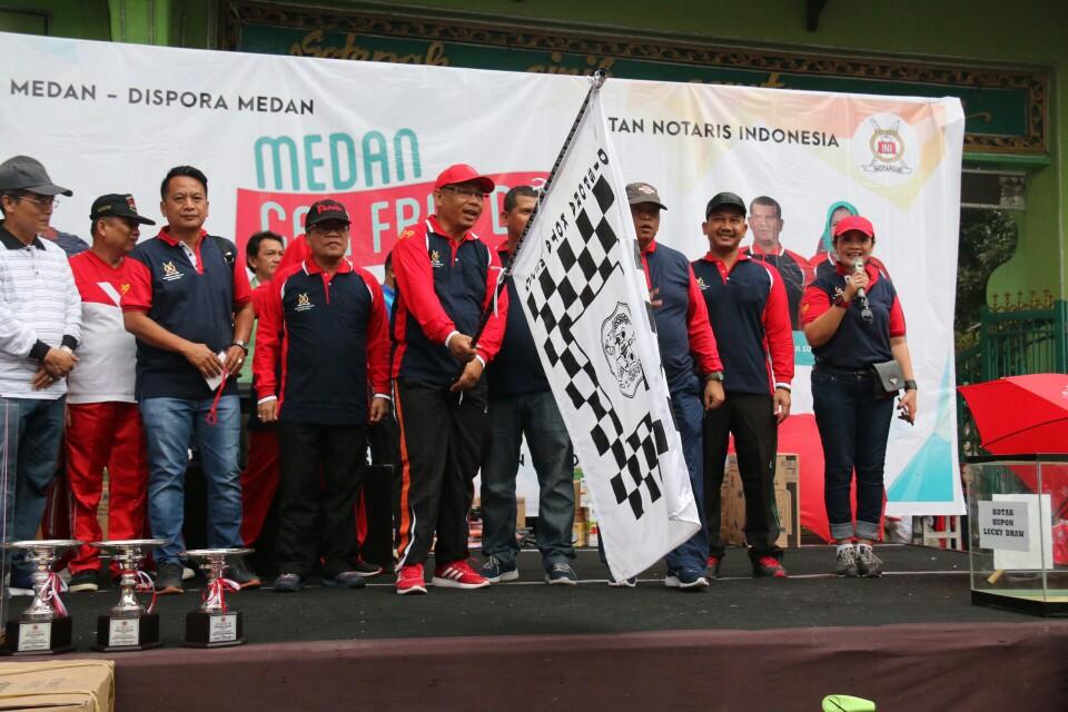 Foto: Wakil Walikota Medan Ir Akhyar Nasution M.Si pada kegiatan Car Free Day (CFD) di Lapangan Merdeka Medan, Minggu (5/8) pagi.