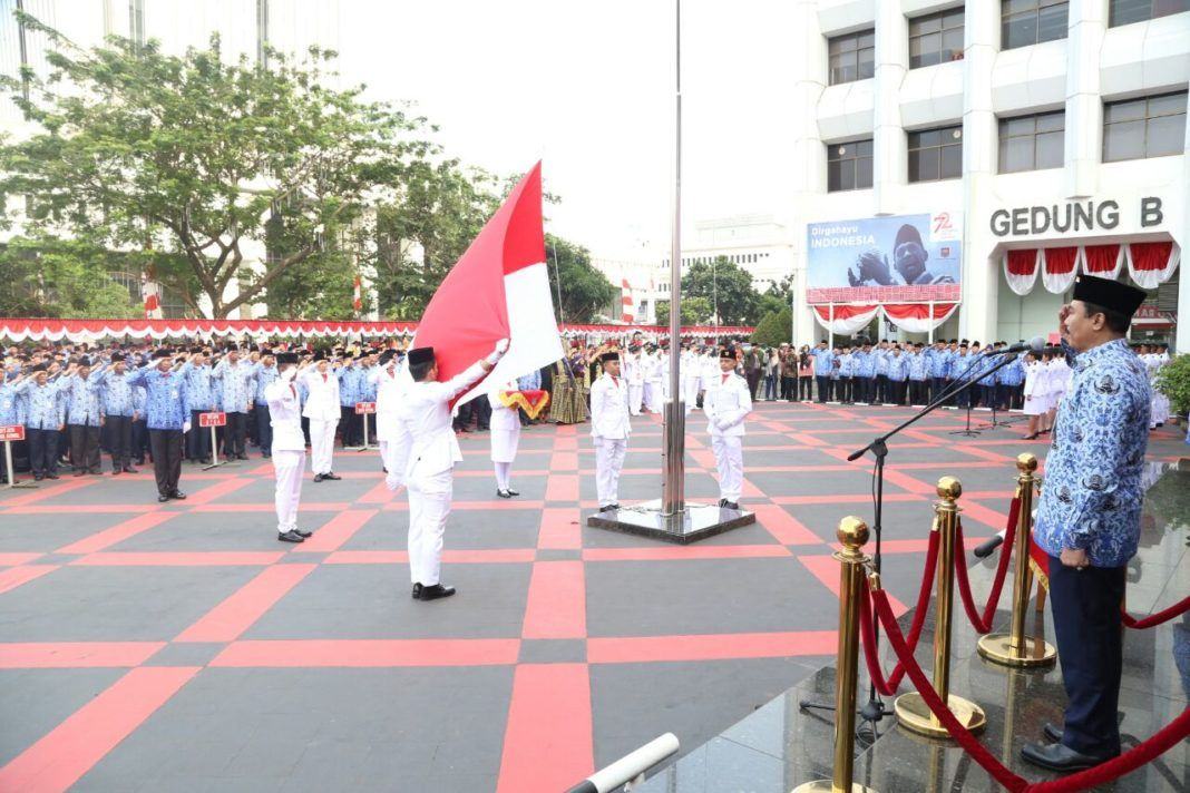 Foto: Hadi Prabowo saat menjadi inspektur upacara di halaman Kantor Kemendagri, Jakarta Pusat, Kamis (17/8).
