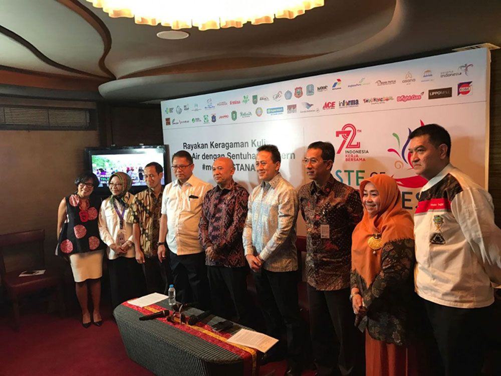 Foto: Kepala Staf Presiden Teten Masduki didampingi Menkominfo dan Kepala Bekraf pada konperensi pers mengenai Taste of Indonesia, di Hotel Grand Indonesia, Jakarta, Kamis (10/8).