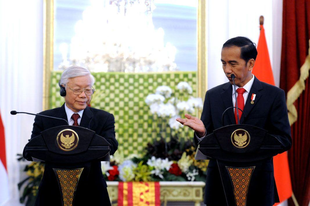 Foto: Presiden Jokowi saat menerima kunjungan Sekjen Partai Republik Sosialis Vietnam Nguyen Phu Trong, di Istana Merdeka Jakarta, Rabu (23/8).