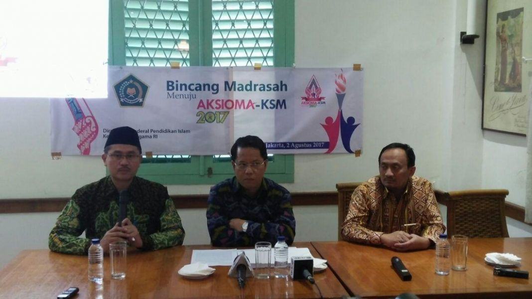Foto: Dirjen Pendidikan Islam Kamaruddin Amin berbincang dengan wartawan.