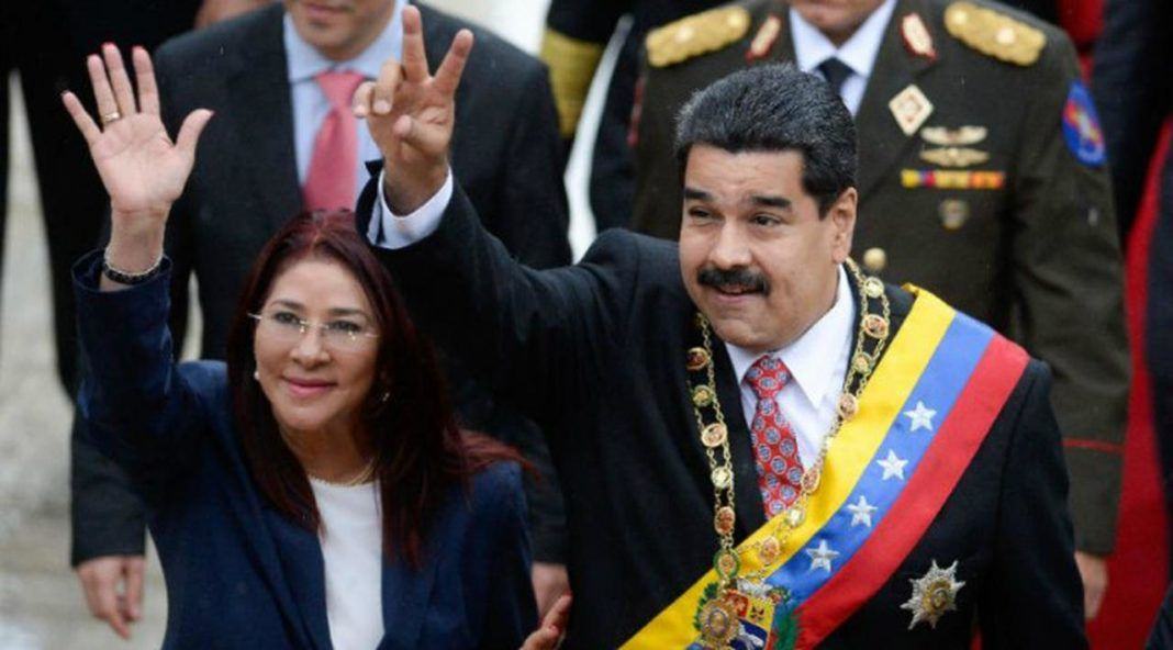 Presiden Venezuela Nicolas Maduro dan istrinya Cilia Flores (AFP Photo/Federico Parra)
