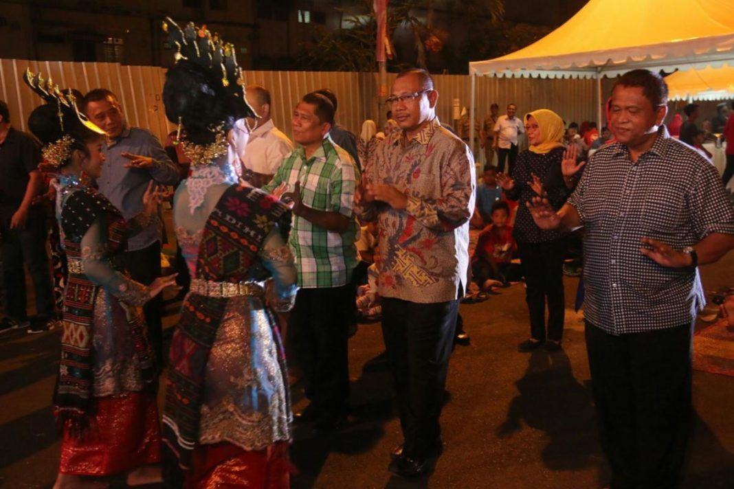 Foto: Wakil Walikota Medan Ir Akhyar Nasution M.Si pada kegiatan Panggung Seni dan Budaya (PSB) Kota Medan bertemakan Etnik Mandailing di seputaran Lapangan Merdeka, Sabtu (5/8).