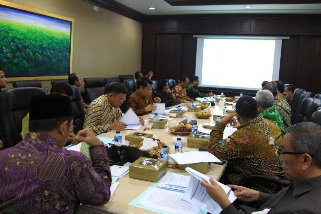 Menag pimpin Rapat Evaluasi Capaian Kinerja Kemenag Triwulan II, di kantor Kementerian Agama, Kamis (10/8).