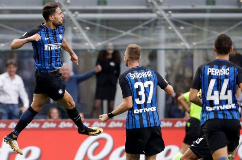 Danilo DAmbrosio (kiri) merayakan golnya ke gawang Genoa (Foto: AFP)
