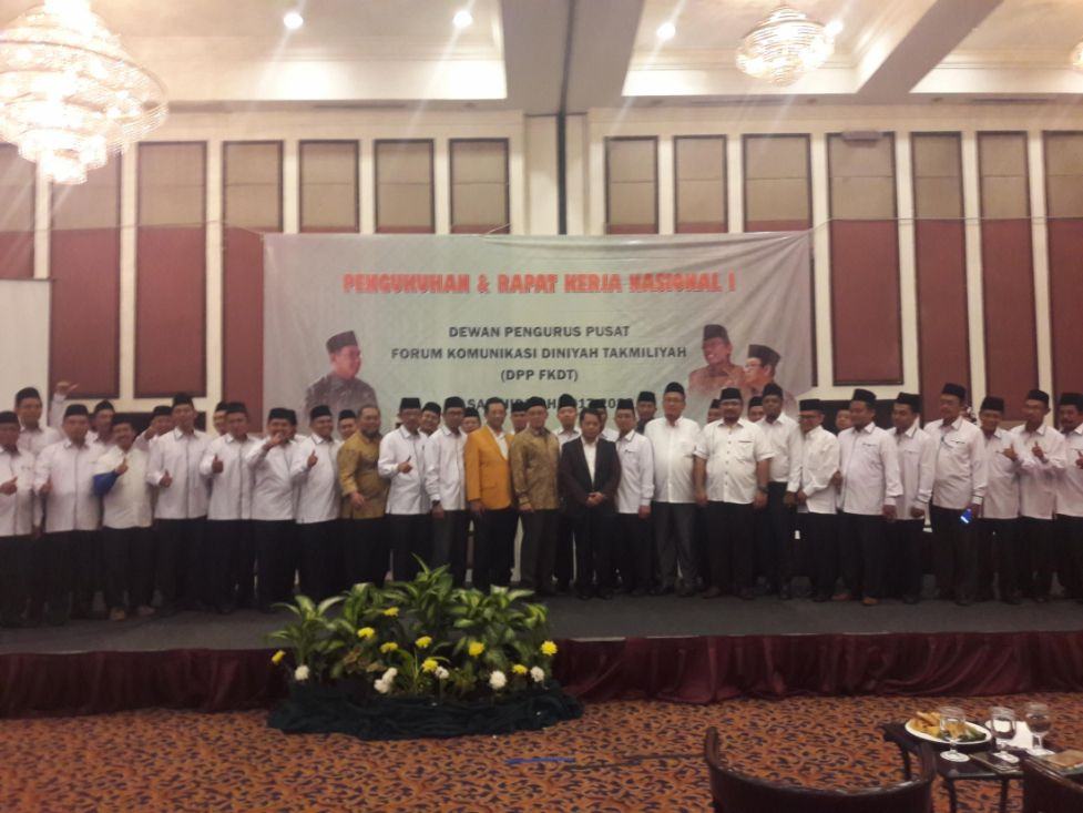 Foto: Pengurus Dewan Pimpinan Pusat (DPP) Forum Komunikasi Diniyah Takmiliyah (FKDT) masa khidmah 2017-2022 resmi dikukuhkan.