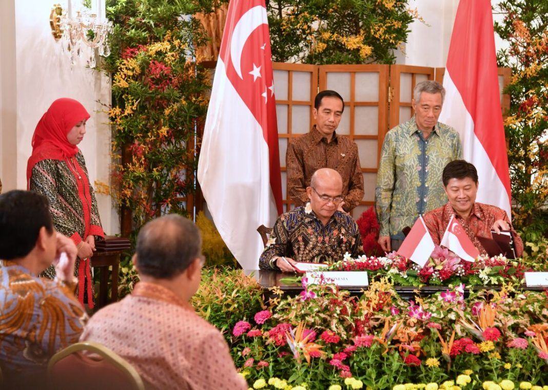 Foto: Presiden Jokowi dan PM Lee Hsien Loong menyaksikan penandatanganan kerja sama bidang pendidikan RI – Singapura, di Singapura, Kamis (7/9) siang.