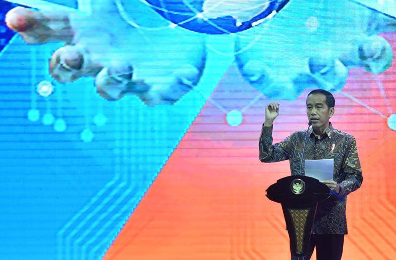 Foto: Presiden Jokowi memberikan sambutan pada acara Economic Talkshow “Ekonomi Baru di Era Digital” sekaligus pembukaan Indonesia Business & Development Expo, di JCC, Senayan, Jakarta, Rabu (20/9).