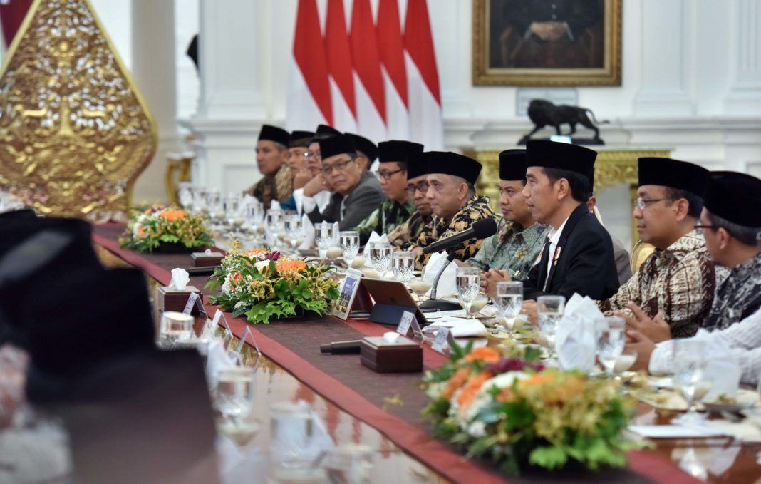 Presiden Jokowi saat menerima 38 Ulama, Kyai, dan Umaro dari Jawa Tengah, di Istana Merdeka, Jakarta, Rabu (13/9)