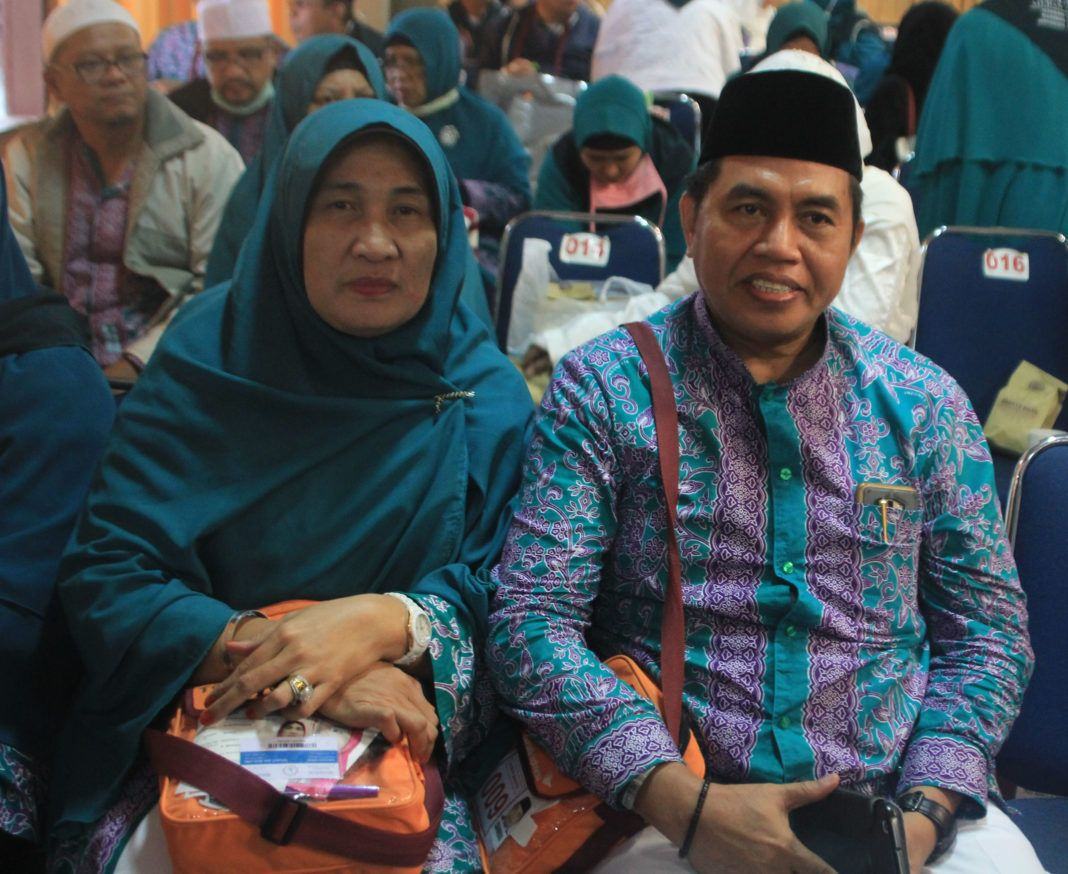 Foto: Kepala Kanwil Kementerian Agama Provinsi Sumatera Utara Tohar Bayoangin (kanan).