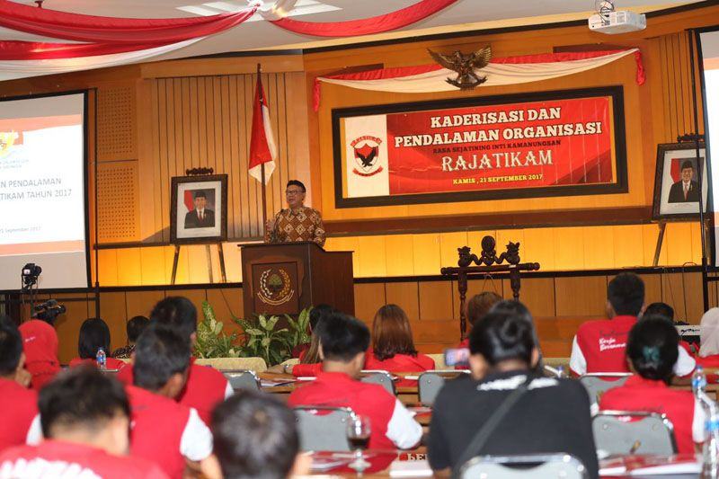 Foto: Mendagri saat memberikan sambutan dalam acara kaderisasi dan pendalaman organisasi Rajatikam 2017 di Yogyakarta, Kamis (21/9).