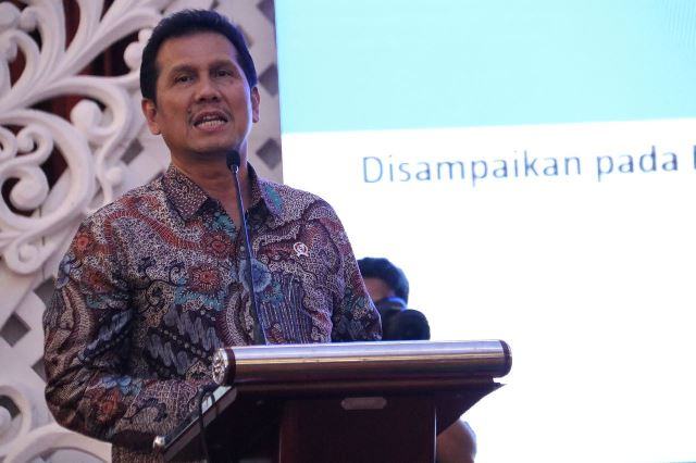 Foto: Menteri PANRB Asman Abnur memberikan arahan dalam acara Rakornas Forum Sekretaris Daerah Seluruh Indonesia (Forsesdasi), di Palembang, Jumat (8/9).
