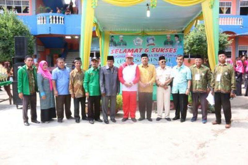 Foto: Kabag Agama dan Pendidikan Setda Kota Medan Drs. Ilyas M.Pd secara resmi membuka Pekan Olahraga & Seni Antar Diniyah (PORSADIN) ke III, di MTDA Darul Ulum Budi Agung, Sabtu (23/9).