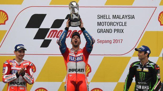 Andrea Dovizioso mengalahkan Jorge Lorenzo pada balapan MotoGP Malaysia. (AFP PHOTO / MOHD RASFAN)