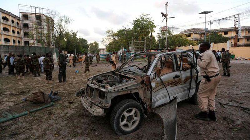 Dua bom mobil meledak dalam wilayah terpisah di ibukota Somalia, Mogadishu, menewaskan setidaknya 22 orang dan melukai beberapa lainnya. (Reuters/Feisal Omar)