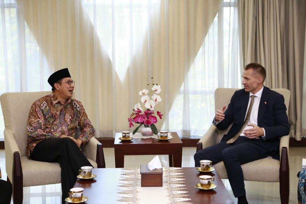 Foto: Menag Lukman Hakim saat bertemu Dubes Norwegia untuk Indonesia di Jakarta.