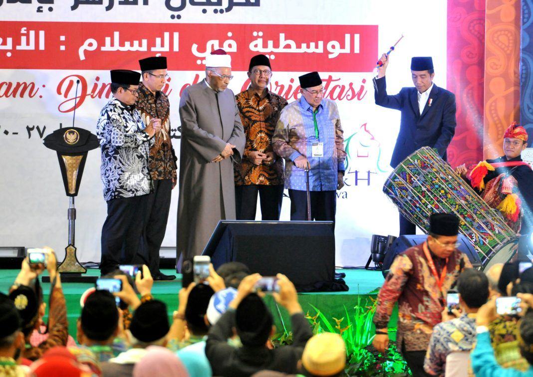 Foto: Presiden saat membuka acara yang diselenggarakan di gedung Islamic Center NTB, di kota Mataram, NTB, Kamis (19/10).