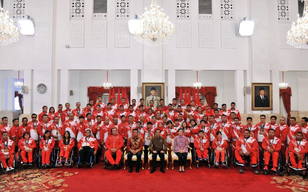 Foto: Presiden Jokowi menerima para atlet ASEAN Para Games 2017, di Kuala Lumpur, Malaysia, pada 17-23 September 2017, di Istana Negara, Jakarta, Senin (2/10).