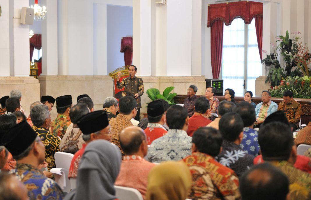 Foto: Presiden Jokowi saat memberikan arahan kepada Gubernur, Bupati, dan Wali Kota yang hadir dalam acara RKP di Istana Negara, Jakarta, Selasa (24/10).