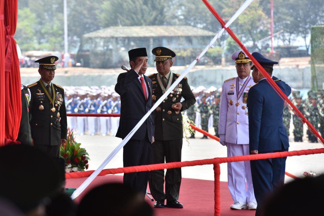 Foto: Presiden Jokowi pada perayaan HUT ke-72 TNI, di Dermaga Indah Kiat Cilegon, Provinsi Banten, Kamis (5/10).