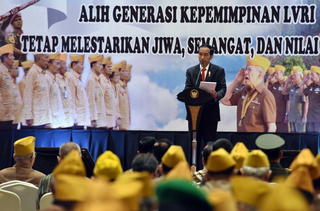 Presiden Jokowi memberikan arahan pada acara Penutupan Kongres XI Legiun Veteran Republik Indonesia Tahun 2017 di Hotel Borobudur, Jakarta, Kamis (19/10)