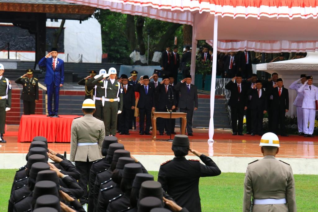 Foto: Presiden Joko Widodo memimpin upacara Peringatan Hari Kesaktian Pancasila, Minggu (1/10).