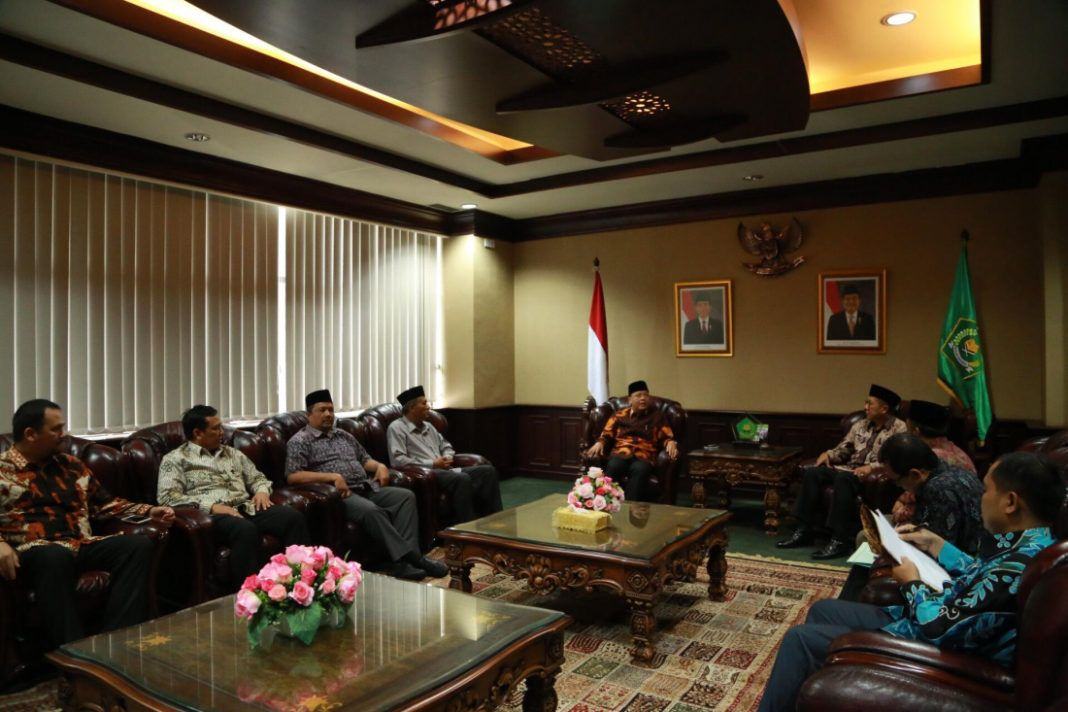 Foto: Menteri Agama Lukman Terima Kunjungan Plt Gubernur Bengkulu Rohidin Mesyah, Rabu (4/10).