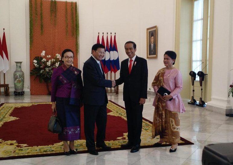 Foto: Presiden Jokowi dan Ibu Negara menyambut PM Laos beserta Istri di Istana Kepresidenan Bogor, Jawa Barat, Kamis (12/10).