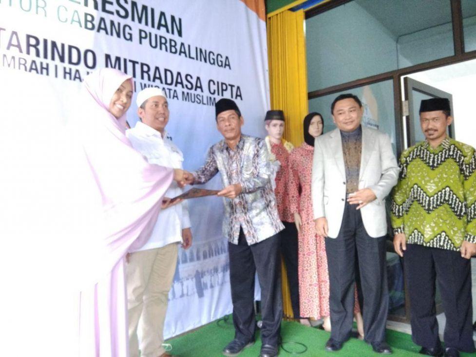Foto: Plt Direktur Buna Umrah dan Haji Khusus Kemenag Muhajirin Yanis saat menghadiri pembukaan kantor cabang salah satu penyelenggara Ibadah Umrah, di Purbalingga Jawa Tengah.
