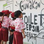 Cara Hidup Bersih, Kopi Nande Perkenalkan Lewat Mural dan Ular Tangga