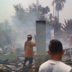 Tiga Rumah Terbakar di Langkat, Anggota TNI Ikut Padamkan Api