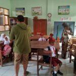 Hari Pertama Sekolah Banjar, Orangtua Antarkan Anak Sampai Gerbang