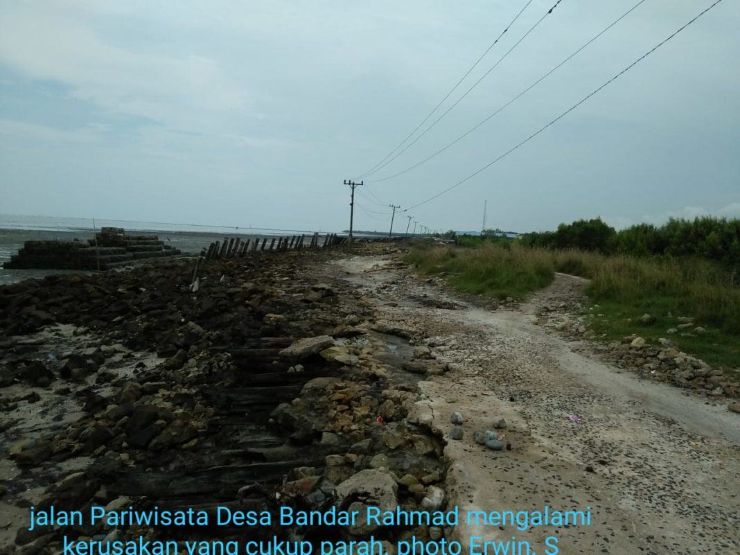 Pantai Bogak Tanjung Tiram, Gelombang Pasang Hancurkan Jalan Pariwisata 