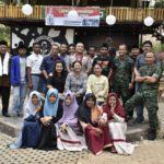 Warga Indonesia Bagian Timur, Berikan Selendang ke Kapolres Banjar