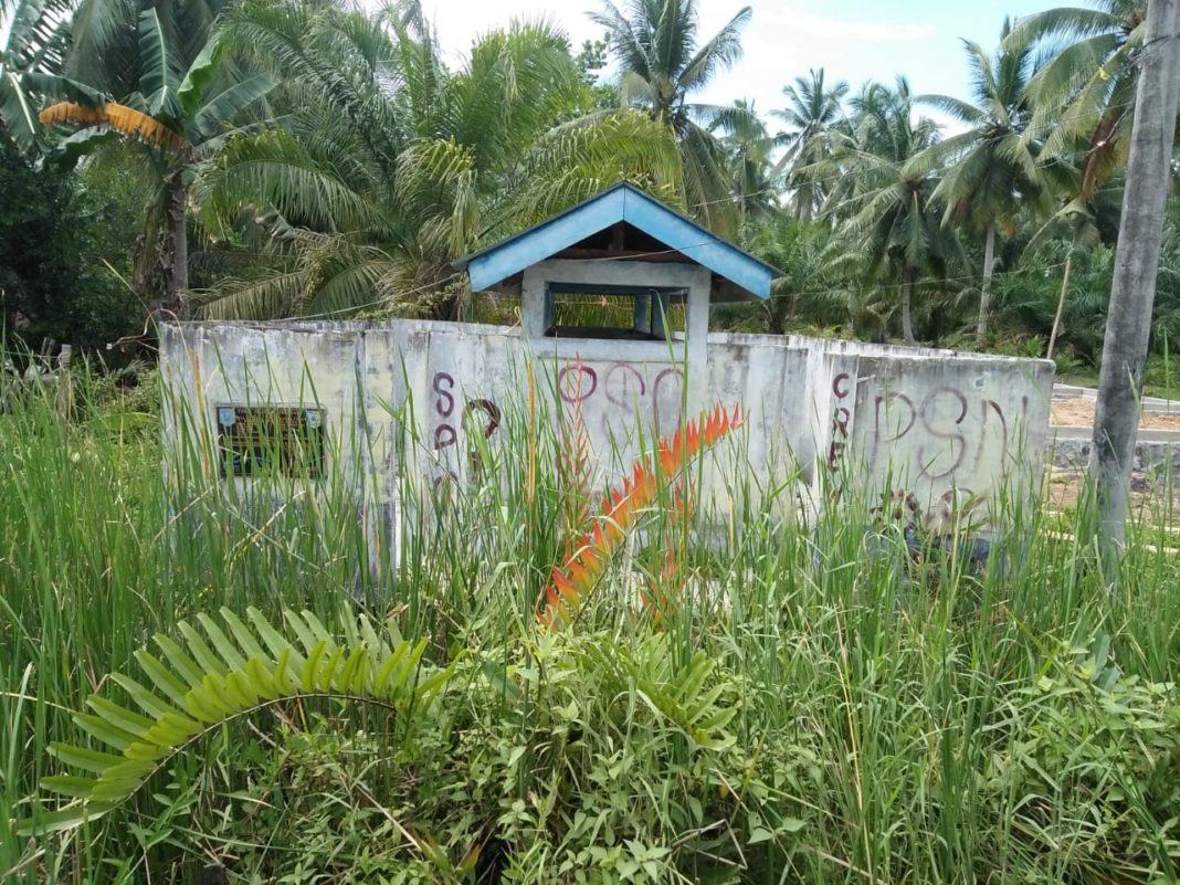 Bangunan Sumur Bor PNPM Perdesaan Ditumbuhi Semak Belukar