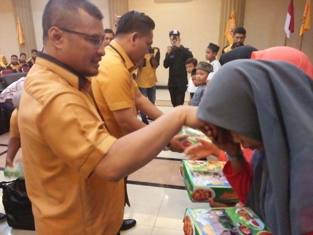 Pelantikan MKGR Aceh, Santuni 250 Anak Yatim