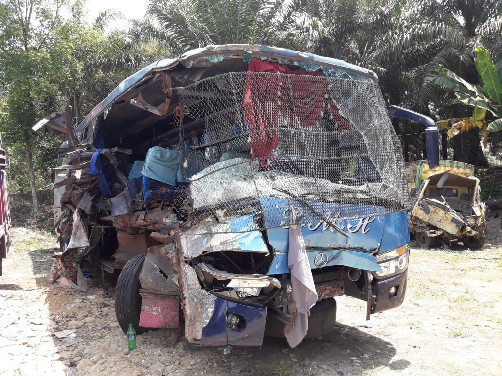 Kecelakaan Labuhanbatu, Bus PMH Kontra Colt Diesel Memakan Korban