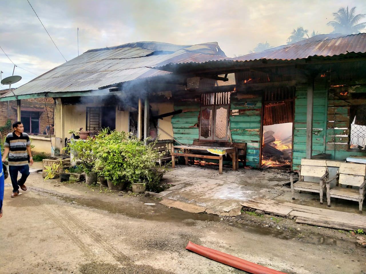 Kebakaran Rumah Labura, Diduga Korsleting Listrik 7 Rumah Ludes Terbakar