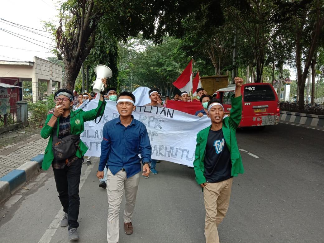 Mahasiswa Deli Serdang, Unjuk Rasa di Kantor DPRD 