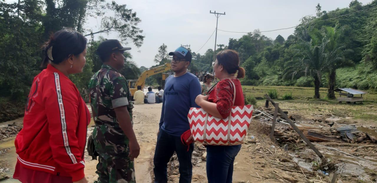 Anggota DPRD Terpilih Tapteng dari PDIP Tinjau Korban Banjir Bandang Barus