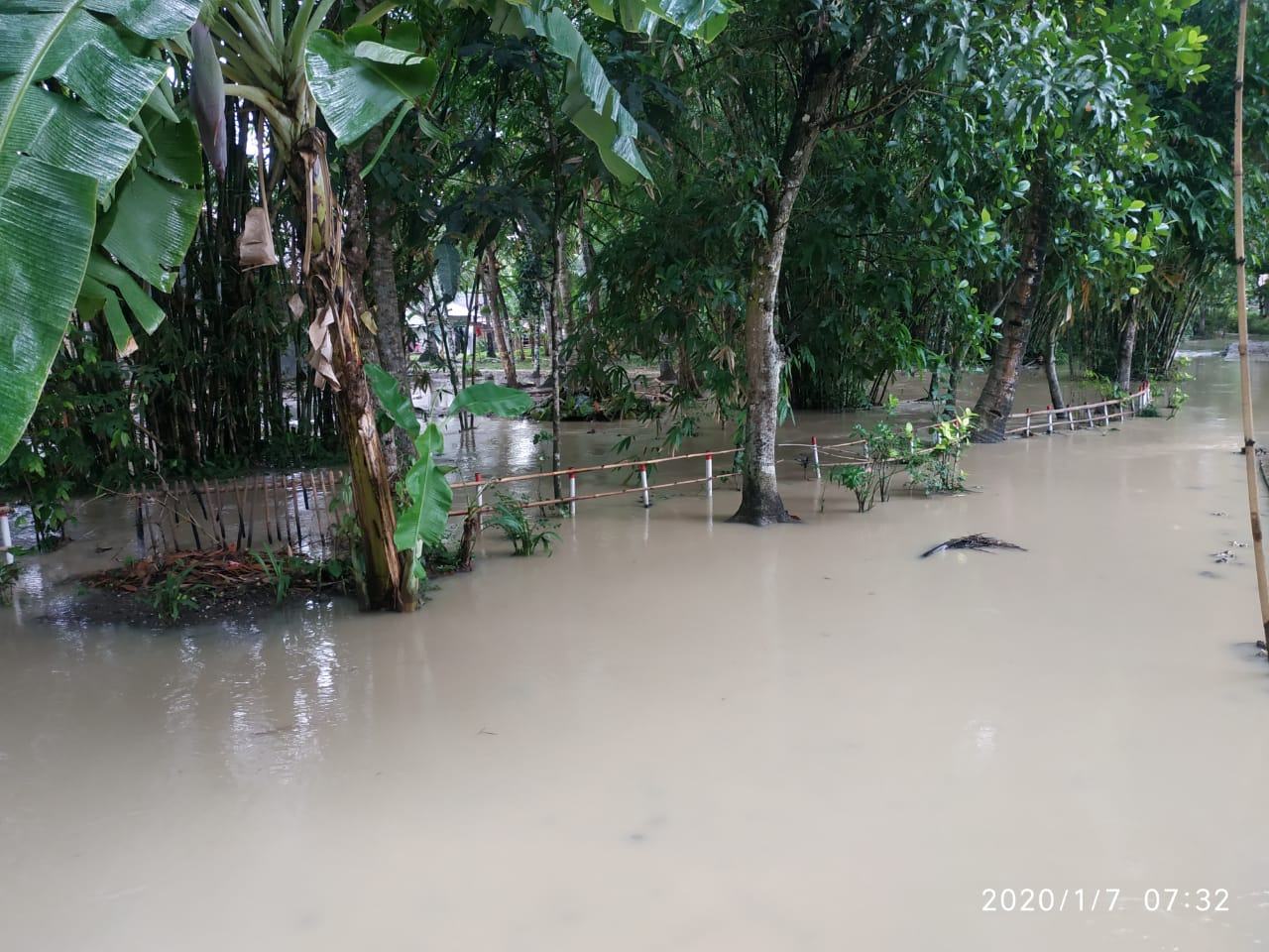 Hujan di Ciamis, Air Sungai Meluap Genangi Perkampungan