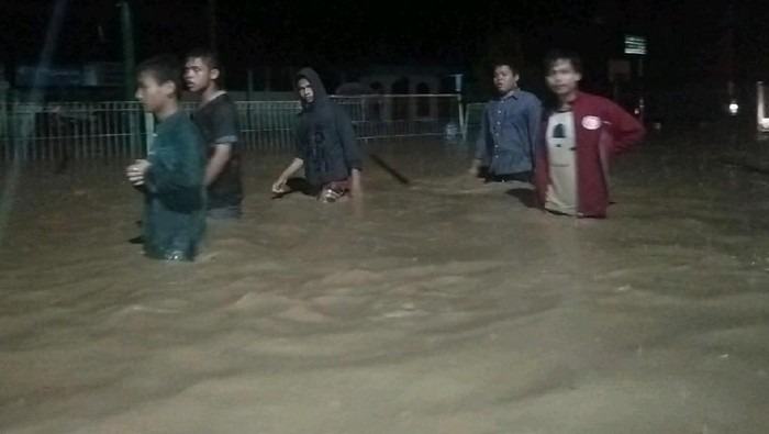 Banjir di Tapteng, Merendam 7 Desa dan 1 Orang Dinyatakan Meninggal Dunia