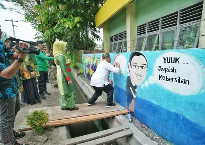 Akhyar Ajak Siswa SMP Negeri 38 Medan Cintai Kebersihan  mulai Sejak Dini
