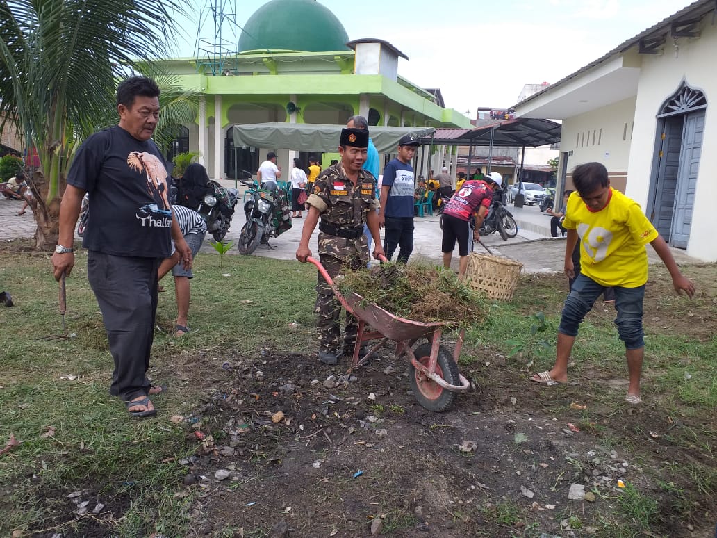 Pasca Bentrok Sekitar Masjid, Ustaz Martono Ikut Andil Gotong Royong
