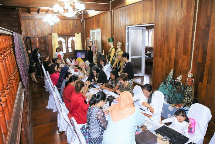 Dorong Diplomasi Budaya Indonesia di Laos, Prodi IHI UNIKOM Lakukan Kegiatan PKM